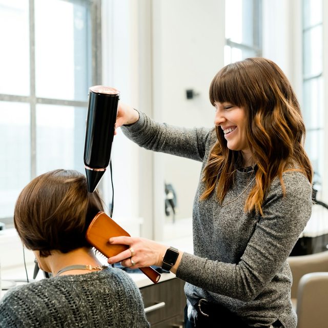 Corte e styling de cabelo
