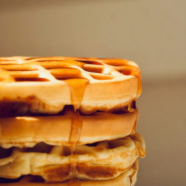 Waffle belga com frutas vermelhas